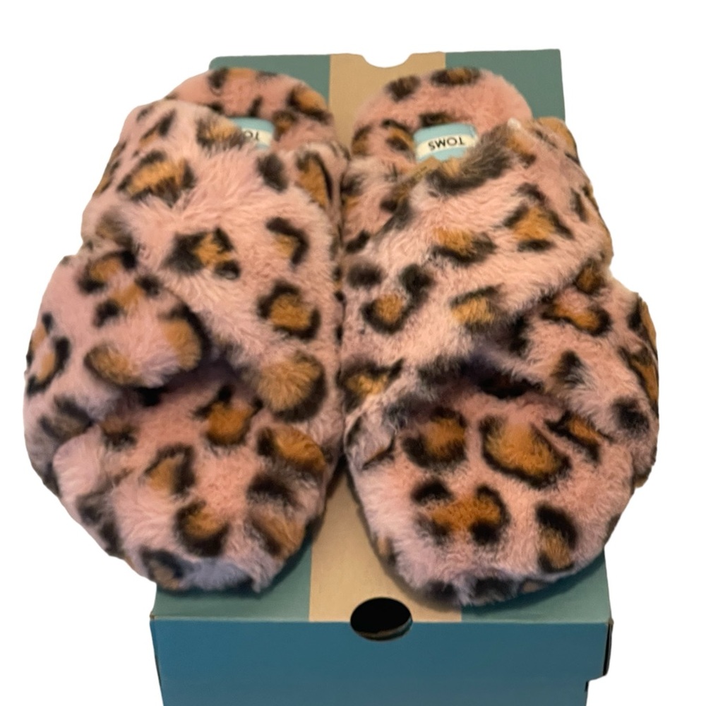 TOMS Pink Spanish Villa Cheetah Print Faux Fur Slippers